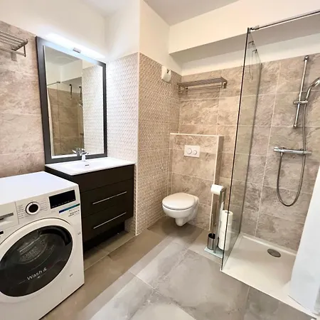 Apartment Old - 4 Beds - Private Parking