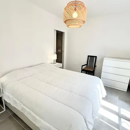 Apartment Old - 4 Beds - Private Parking *